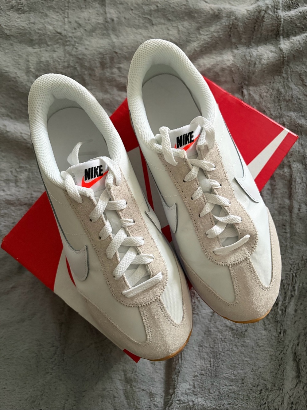 BN Women’s 9 Nike Pacific White / White Safety Orange Suede Casual Trainers